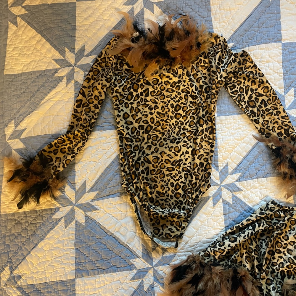 ADorable leopard costume size 5/6